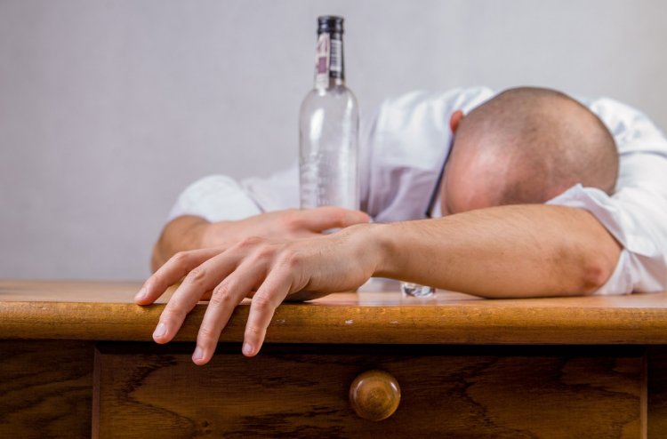 The Detrimental Effects of Alcohol on Your Health and 10 Healthier Alternatives