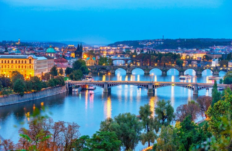  A Romantic Weekend in Prague: A Blend of History, Architecture, and Love