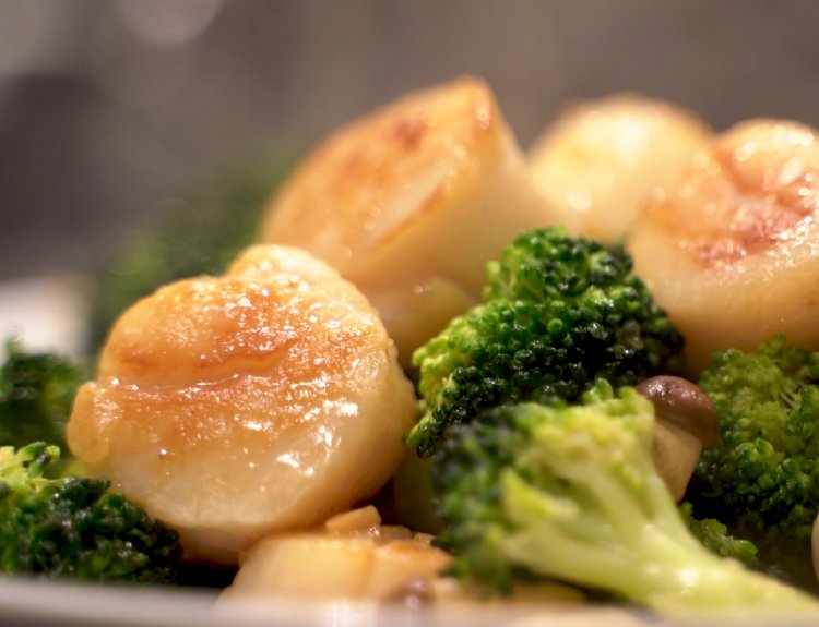 Scottish Cuisine: Hot Freshly Cooked Scallop, Broccoli, and Mushroom Delight