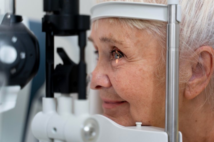 Age-Related Macular Degeneration (AMD): Causes, Symptoms, and Treatment