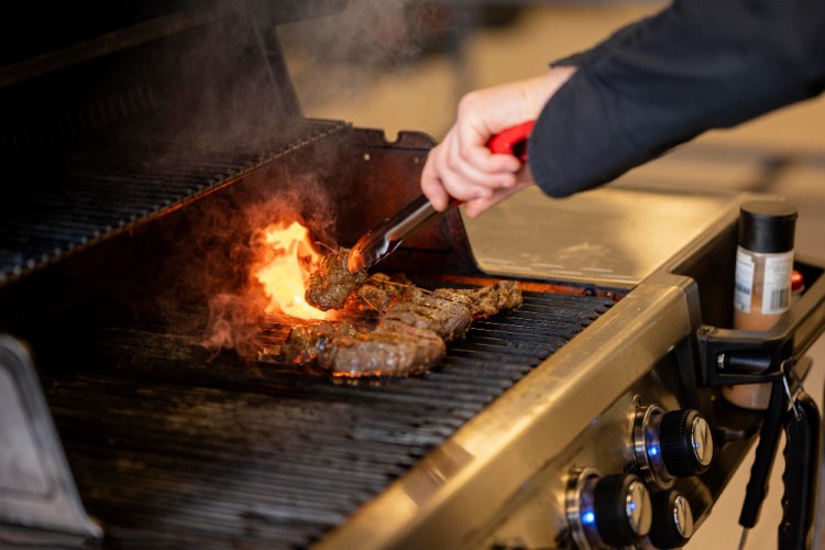 Mastering the Art of Grilling Sirloin Steak Over an Open Fire