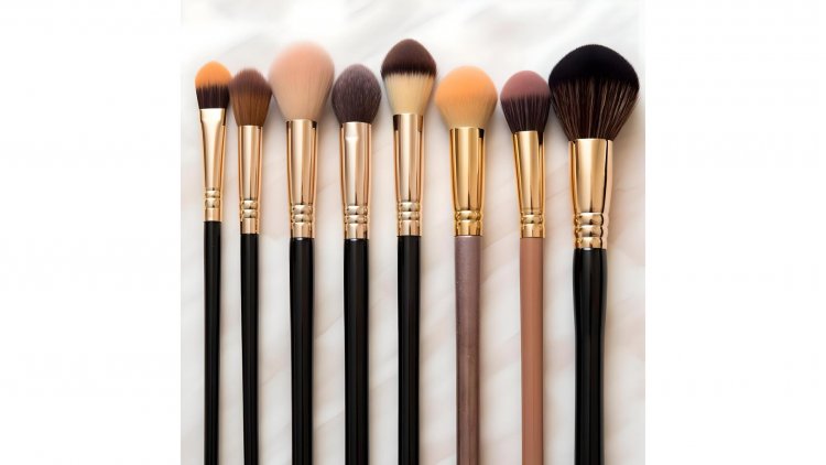 The Battle of the Brushes: Choosing the Right Tool for Your Makeup Application