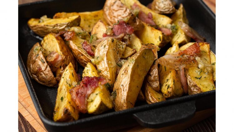 Sizzling Bratkartoffeln: German Pan-Fried Potatoes with Bacon and Onions