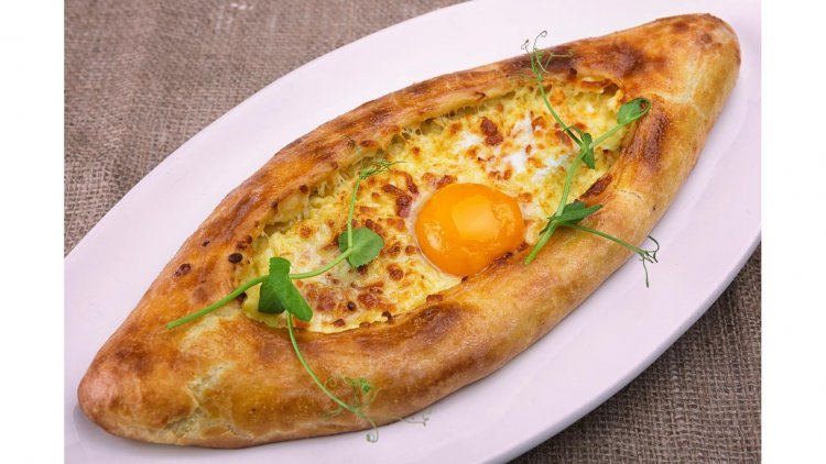 Khachapuri Adjaruli: A Georgian Delight with a Cheesy Twist and Runny Egg