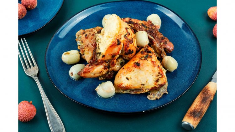 The Enchanting Allure of 40 Cloves: A French Braised Chicken Delight