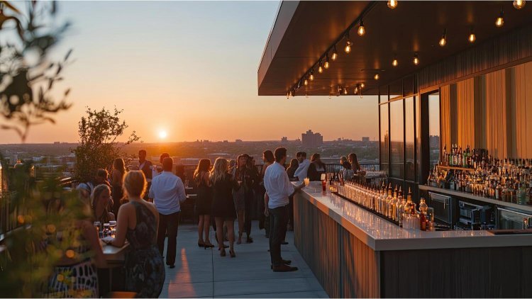 Sky-High Sips: Mastering the Art of Discovering the Best Rooftop Bars Around the Globe