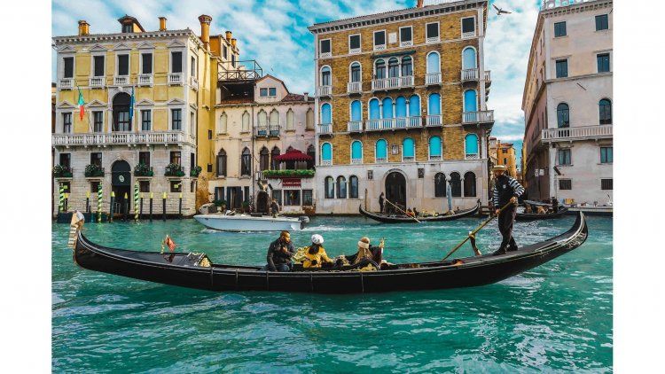 Gondola Dreams: Navigating the Enchanted Canals of Venice