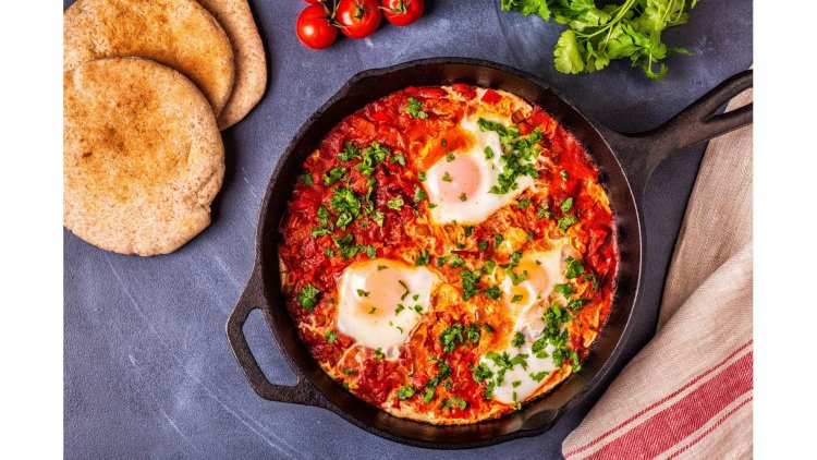 Shakshuka: The Middle Eastern Marvel of Poached Eggs in Spicy Tomato Sauce